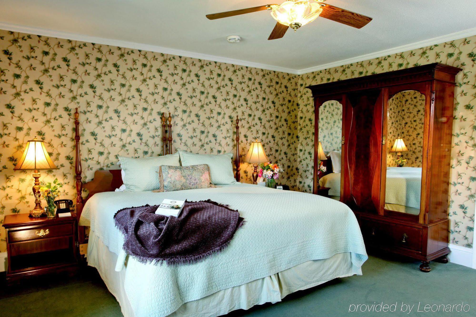 The Manor On Golden Pond Bed & Breakfast Holderness Ngoại thất bức ảnh
